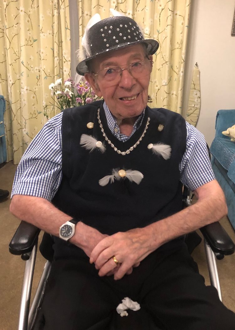 Witney care home hosts cockney ‘hale and hearty’